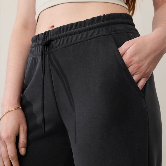 Athleta Seasoft Mid Rise Straight Crop Black Size MP New Without Tag - Picture 2 of 16
